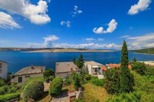 Modernes Apartment nur 100 Meter zum Strand mit herrlichem Meerblick, Aussendusche, Grill 