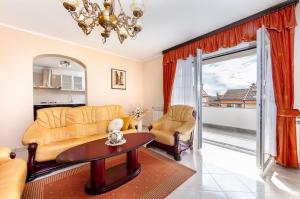 Malerisches Apartment mit grossem Balkon, Grillbereich und nur 15 Minuten zum Strand