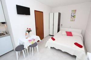 Cozy Studio-Apartment nur 15 Gehminuten zum Strand mit Grillbereich, Terrasse, WiFi 