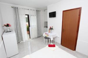 Cozy Studio-Apartment nur 15 Gehminuten zum Strand mit Grillbereich, Terrasse, WiFi