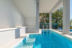 Mediterranes Apartment mit Panoramablick, Pool, Privatparkplatz, Grill