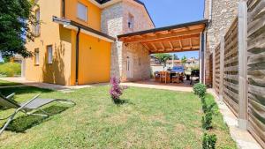 Mediterranes und hundefreundliches Ferienhaus mit grossem Garten 