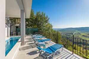 Mediterranes Apartment mit Panoramablick, Pool, Privatparkplatz, Grill