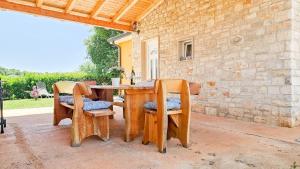 Mediterranes und hundefreundliches Ferienhaus mit grossem Garten 