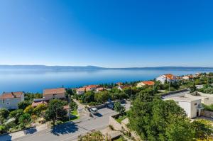 Lichtdurchflutete Penthousewohnung nur 300 Meter zum Strand mit Meerblick, Pool, Grill