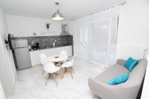 Modernes Apartment nur 10 Minuten zum Zentrum von Rovinj mit privatem Balkon