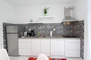 Modernes Apartment nur 10 Minuten zum Zentrum von Rovinj mit privatem Balkon