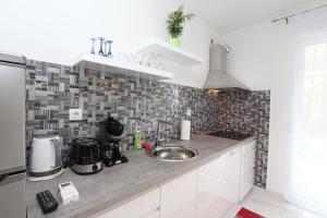 Modernes Apartment nur 10 Minuten zum Zentrum von Rovinj mit privatem Balkon