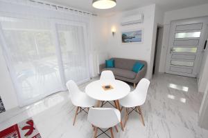 Modernes Apartment nur 10 Minuten zum Zentrum von Rovinj mit privatem Balkon