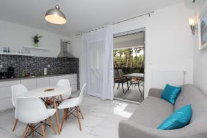 Modernes Apartment nur 10 Minuten zum Zentrum von Rovinj mit privatem Balkon
