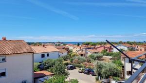 Mediterranes Apartment nur 700 Meter zum Strand mit Meerblick, Grill, Privatparkplatz 