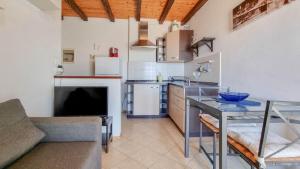Mediterranes Apartment nur 700 Meter zum Strand mit Meerblick, Grill, Privatparkplatz 