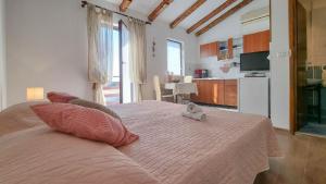 Rustikales Studio-Apartment nur 700 Meter zum Strand mit Meerblick 