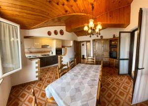 Hundefreundliches Apartment nur 10 Gehminuten zum Strand mit BBQ-Bereich, Klima, WiFi