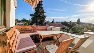 Modernes Apartment nur 250 Meter zum Strand mit 2 Balkonen, Waschmaschine, WiFi 