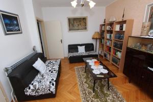 Mediterranes Apartment nur 15 Minuten zum Zentrum in ruhiger Wohngegend