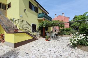 Mediterranes Apartment nur 15 Minuten zum Zentrum in ruhiger Wohngegend 