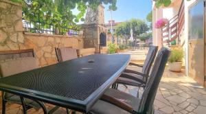 Charmantes Apartment nur 700 Meter zum Strand mit BBQ-Bereich, Terrasse, Privatparkplatz