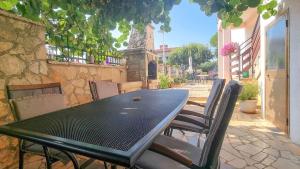 Charmantes Apartment nur 700 Meter zum Strand mit BBQ-Bereich, Terrasse, Privatparkplatz 