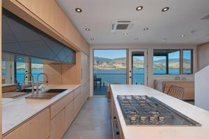 Nest Luxury Modern Lake House - 4hvězdičkové hotely ve městě Penticton