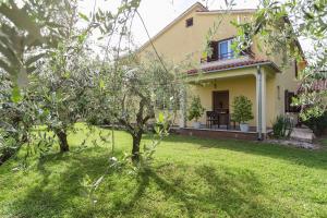 Hundefreundliches Paradies mit Pool, Spielplatz, Grillbereich, privater Terrasse 