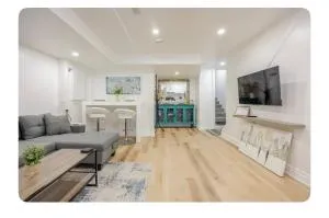 LUXURIOUS 1000 SQ FT Oasis - Bolton