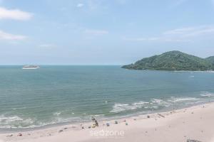 Apto aconchegante 3Q com varanda vista mar CET1702