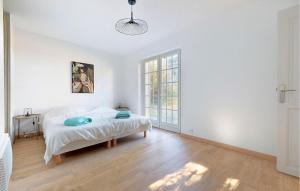 Maisons de vacances Stunning Home In Coullons With Wifi : photos des chambres