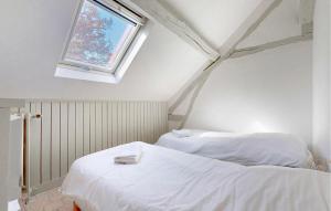 Maisons de vacances Stunning Home In Coullons With Wifi : photos des chambres