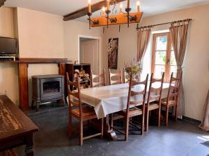 Maisons de vacances Gite Basilic Havre de Paix pour 7 Personnes au Coeur de la Nature et pres de la Meuse : photos des chambres