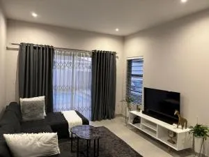 Modern 3 bedroom Urban Getaway - Vissershok