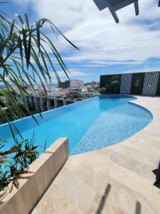 Espectacular condo con vista al mar