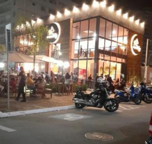 Pé na areia praia caiçara