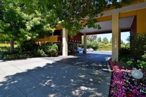 Days Inn & Suites by Wyndham Mountain View