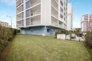 Estúdio com Piscina e Vista Mar