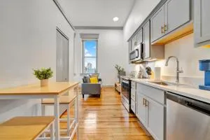 Spacious Studio w Free Parking Near Hospitals - 路易斯威尔