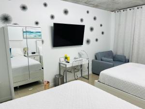 Spacious 2BD 2BTH at Midblock with FREE PARKING