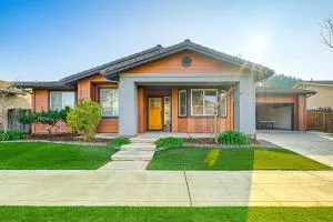 26 Mi to Fresno Pet-Friendly Home in Reedley! - Sanger