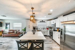 1 Mi to Beach Naples Home with Private Pool!