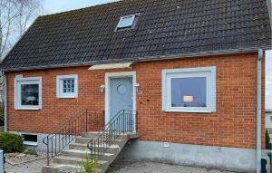 2 Bedroom Awesome Home In Rörvik