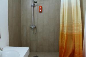 Standard Twin Room room in Global Sky Apartments