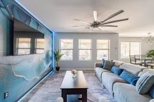 Private 2BR Oasis - 10 Min to Stadium & Pool - 埃文代尔