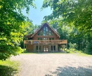 Chalet des Pionniers SPA, BBQ, JEUX - Labelle