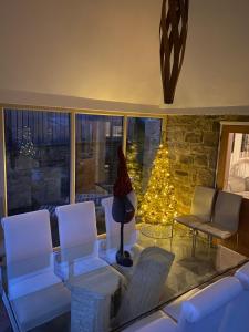 Winnie Cottage - Hot Tub, Games Room, Sauna, Large Garden