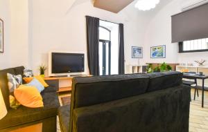 1 Bedroom Gorgeous Home In Catania