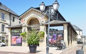 Maisons de vacances Gorgeous Home In Esquay-Sur-Seulles : photos des chambres