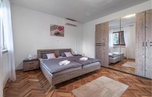 2 Bedroom Pet Friendly Home In Lazarici 