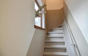 Maisons de vacances Lovely Home In Mejannes Le Clap : photos des chambres