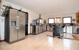 Maisons de vacances Lovely Home In Mejannes Le Clap : photos des chambres