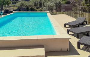 Maisons de vacances 5 Bedroom Cozy Home In Piolenc : photos des chambres